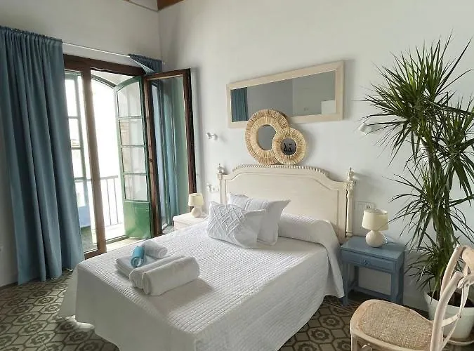 Dona Lola Rooms