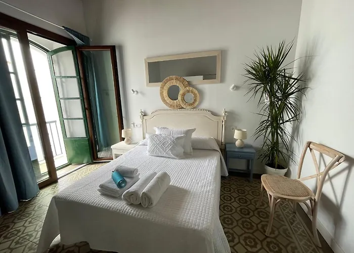 Dona Lola Rooms