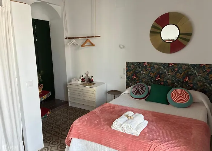 Dona Lola Rooms